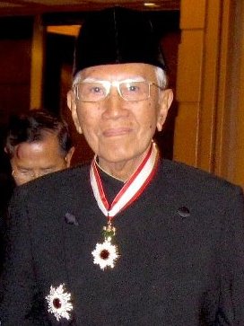 Sayidiman Suryohadiprojo after receiving the Order of the Rising Sun, Gold, and Silver Star (Sayidiman Suryohadiprojo)