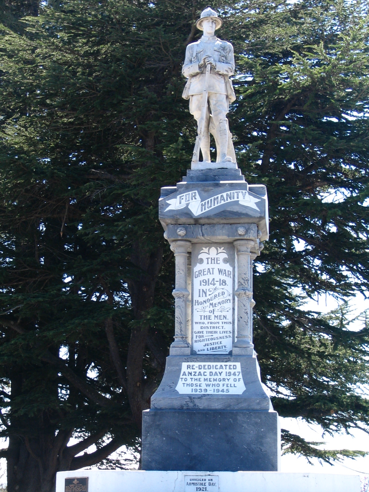 Image: War Memorial Alexandra, New Zealand