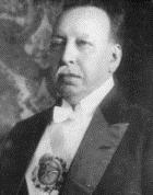 Victorino de la Plaza con banda