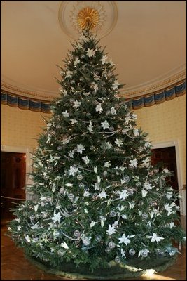 2005 Blue Room Christmas tree