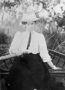 Gladys Reynell in a rowboat.jpg