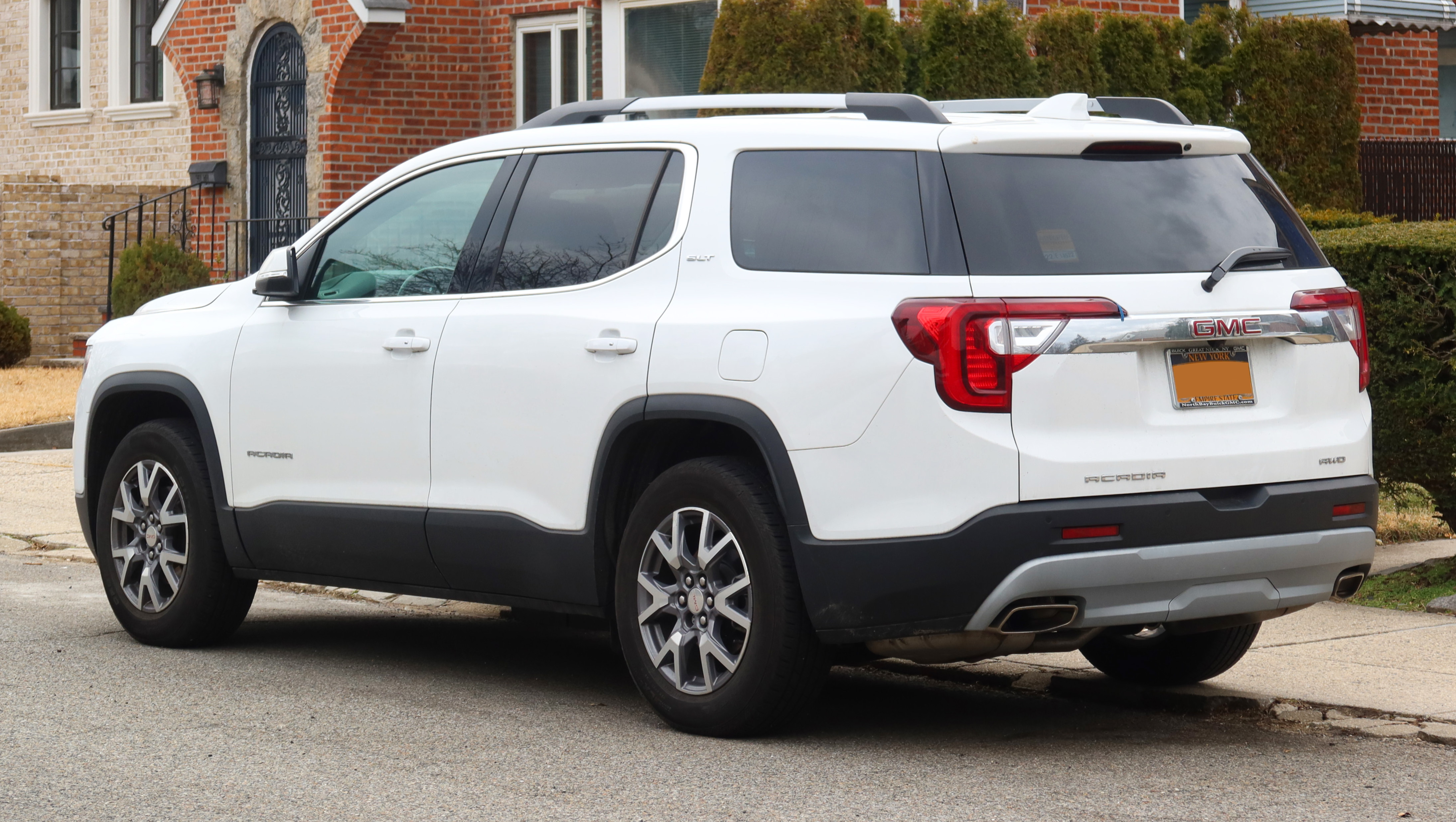 Image: 2020 GMC Acadia SLT (facelift), rear 3.7.22