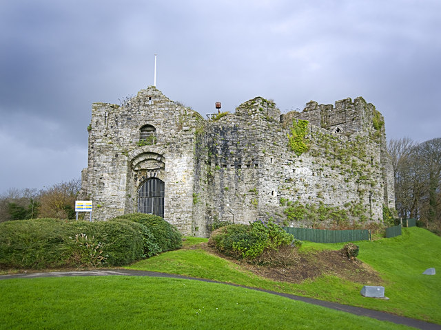 Oystermouth Castle - geograph.org.uk - 1617797