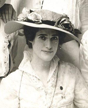 Adèle Clark, 1915 (cropped).jpg