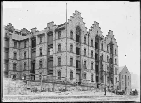 Grafton Bond Store with horse-drawn wagon handling materials (7007002643)