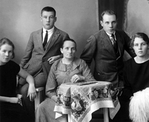 Paavo Nurmi and his family in 1924