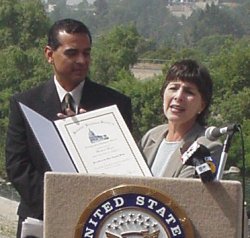 Senator Boxer Urges L.A. River Restoration June 2, 2000
