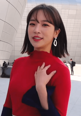 Sori during Seoul Fashion Week in 2019.png