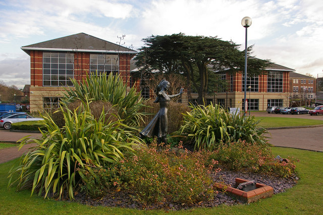 Watson Wyatt offices and Margot Fonteyn statue - geograph.org.uk - 630775