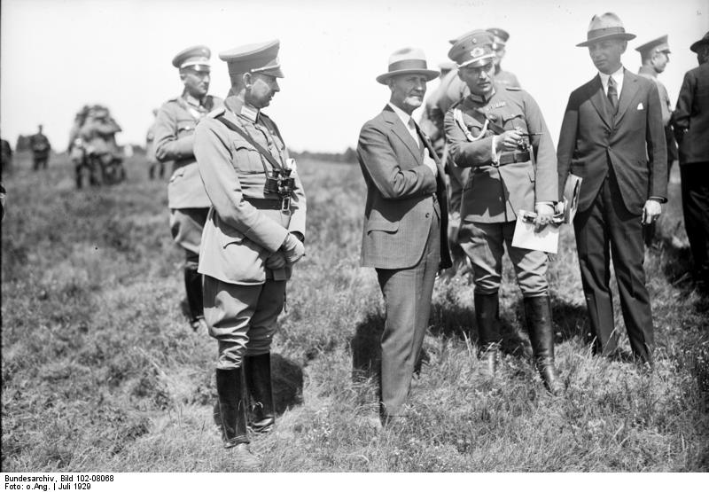 Bundesarchiv Bild 102-08068, Döbritz, Manöverübung der III. Division