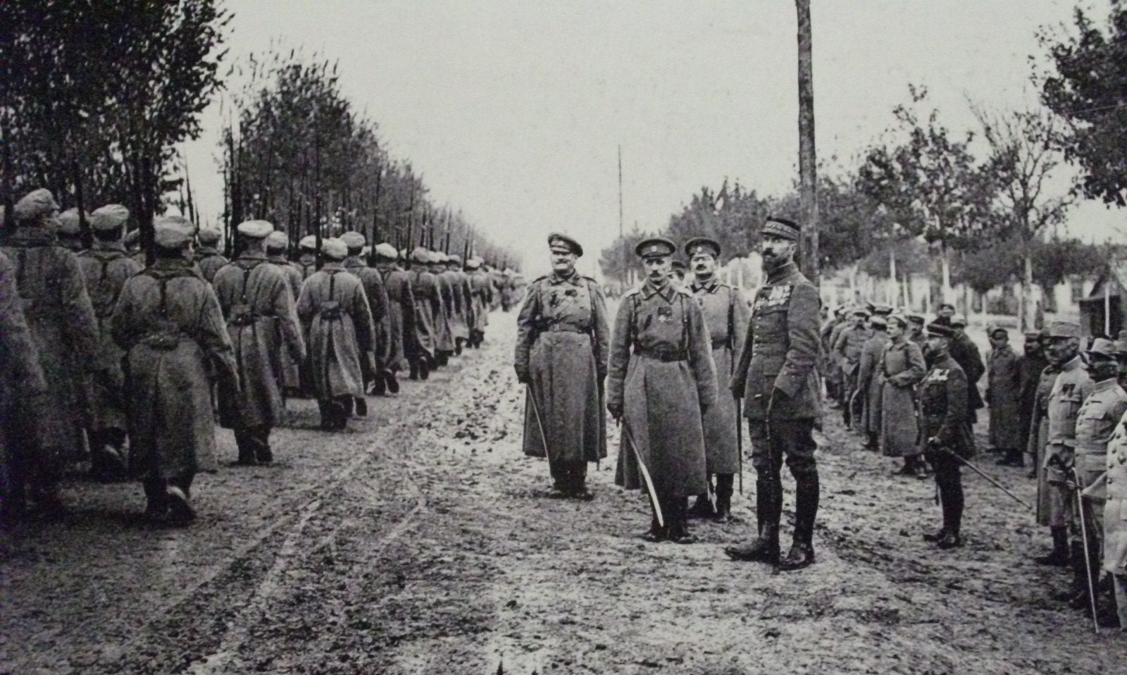 Image Les troupes russe défilant devant Gouraud, Mailly oct 1916