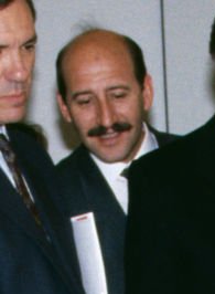 (Javier Sáenz de Cosculluela) Felipe González acompañado de varios ministros visitan la exposición de las maquetas de las olimpiadas de Barcelona 92. Pool Moncloa. 4 de mayo de 1990 (cropped)