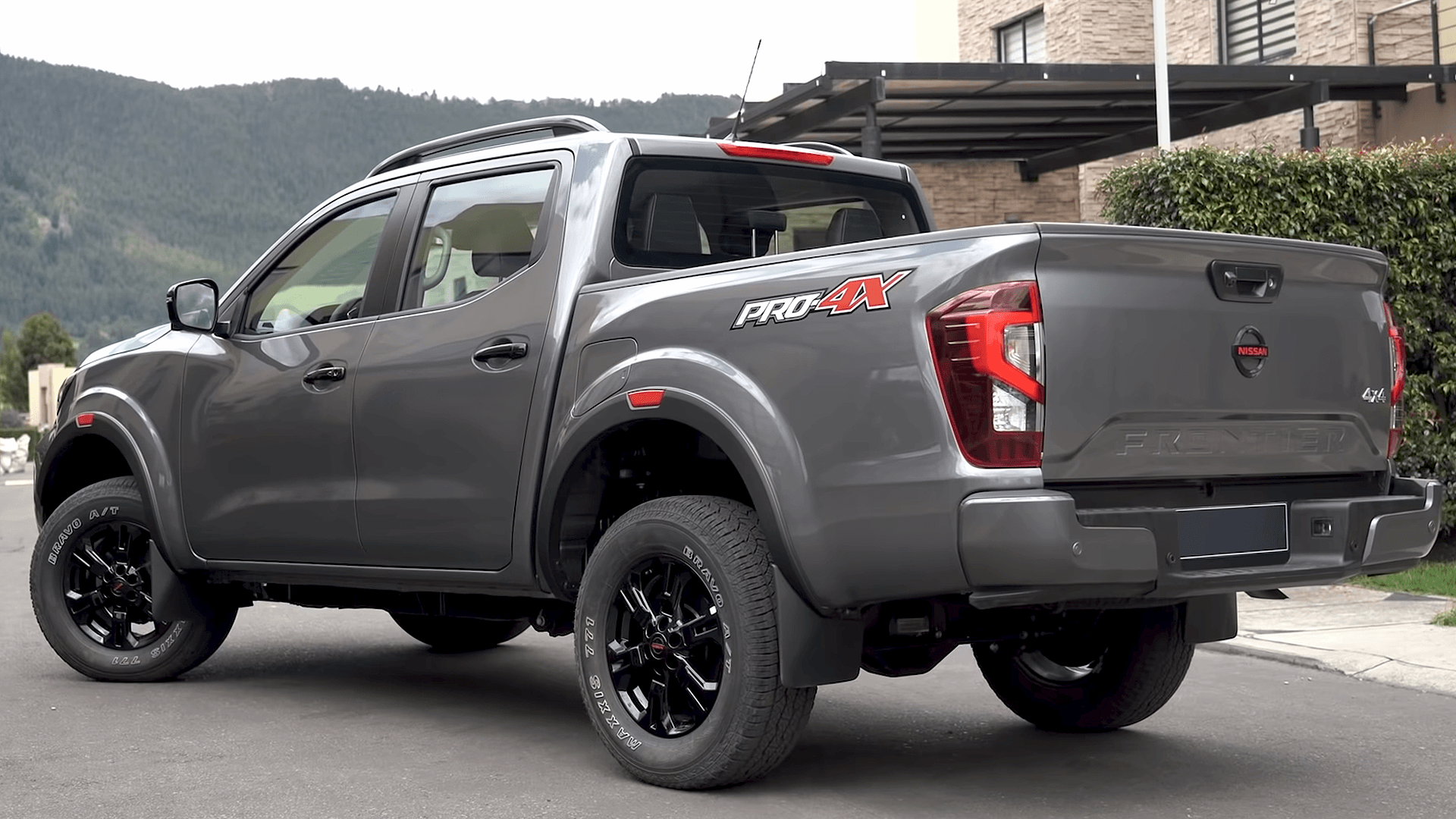 Image 2021 Nissan Frontier Pro 4X (Colombia; facelift) rear view
