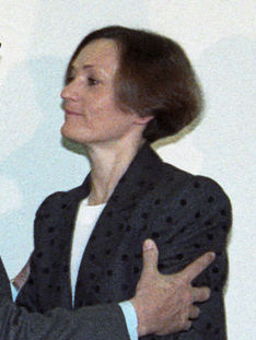 (Pilar Miró) Rosa Conde en la toma de posesión del director general de TVE. Pool Moncloa. 17 de enero de 1989 (cropped).jpeg