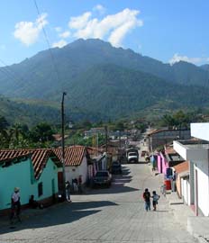 Street scene in San Andrés Sajcabajá, November 2006