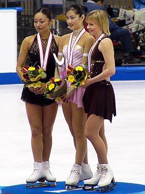 2004 NHK Trophy Damen Podium