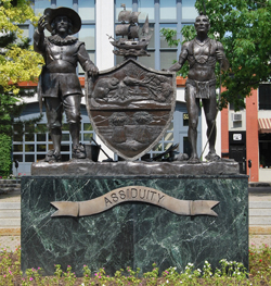 Coat of arms of Albany statue
