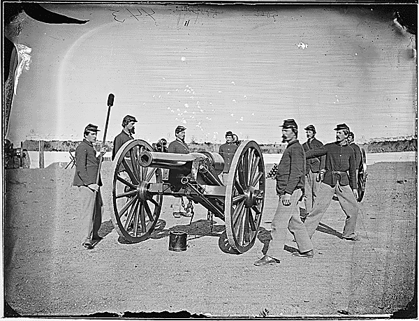 Gun-squad-at-drill