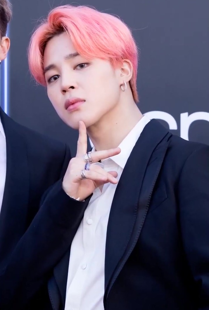 Image: Park Ji-min on the Billboard Music Awards red carpet, 1 May 2019