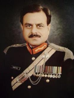 Hamid Gul portrait.jpg