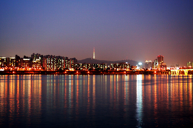 Seoul-Han.River.at.night-01
