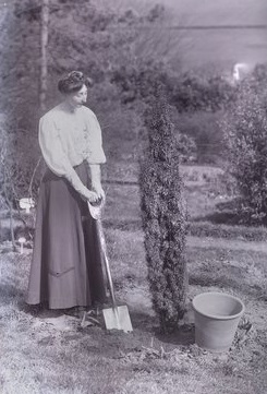 Suffragette Aeta Lamb 1911 at Eagle House
