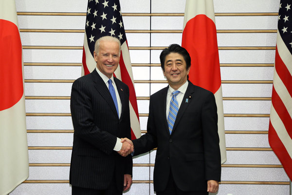 VP Joe Biden and Japanese PM Shinzo Abe 2013 (1)