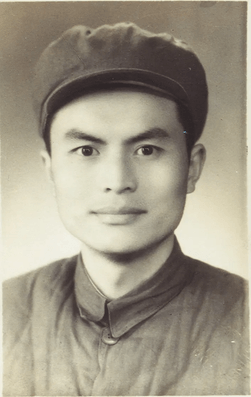 Li Rui studio portrait, 1947.png