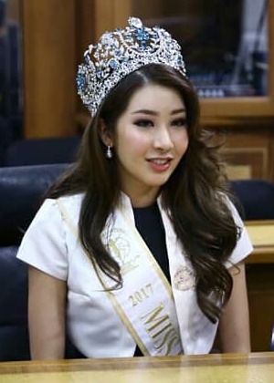 Jenny Kim With Ministry of Tourism and Creative Economy of The Republic of Indonesia (cropped).jpg