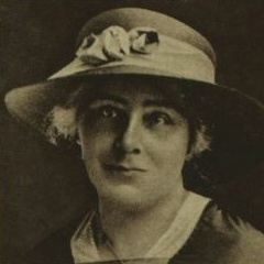 Photograph of Eunice Murray in 1922