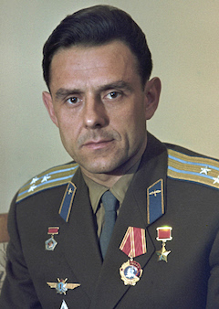 Vladimir Mikhailovich Komarov photo portrait.jpg