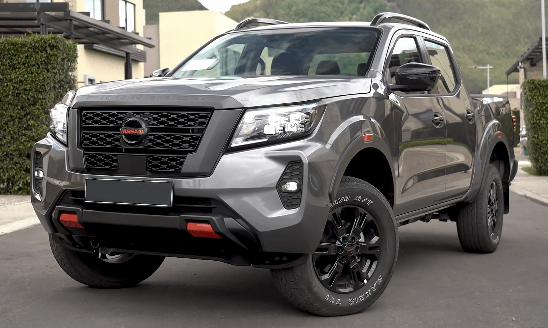 Image: 2021 Nissan Frontier Pro 4X (Colombia; facelift) front view 01