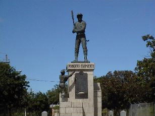 Roberto Clemente statue