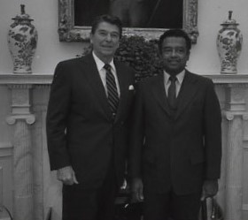 Ronald Reagan and Gerald Thomas1982.jpg