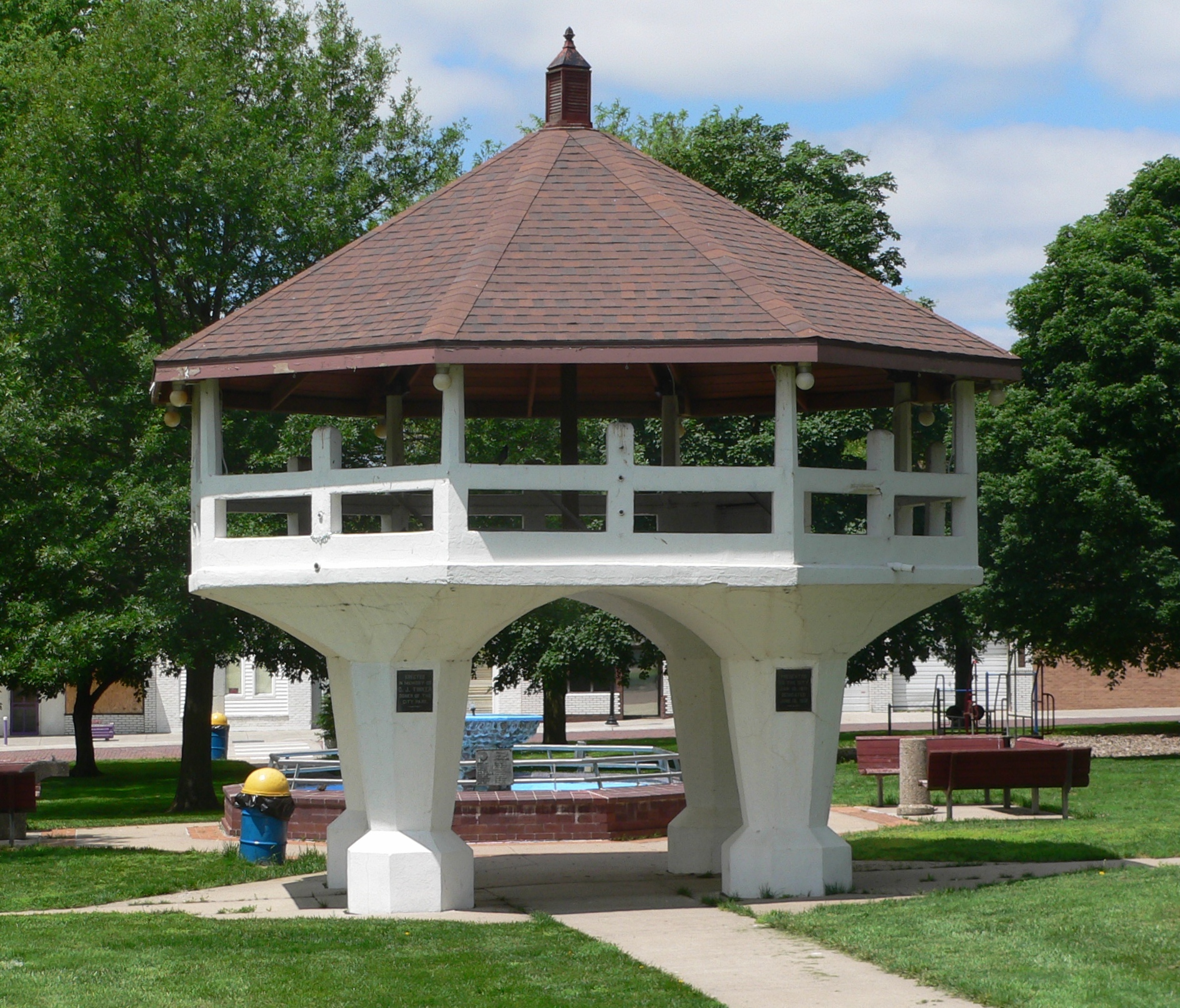 Image Humboldt, Nebraska park bandstand from ESE 1
