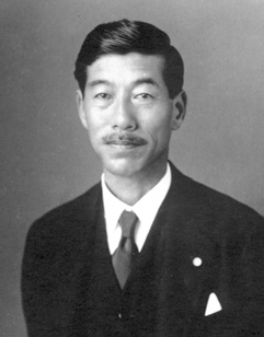 Akira Aoyama cropped 4 Akira Aoyama 193405