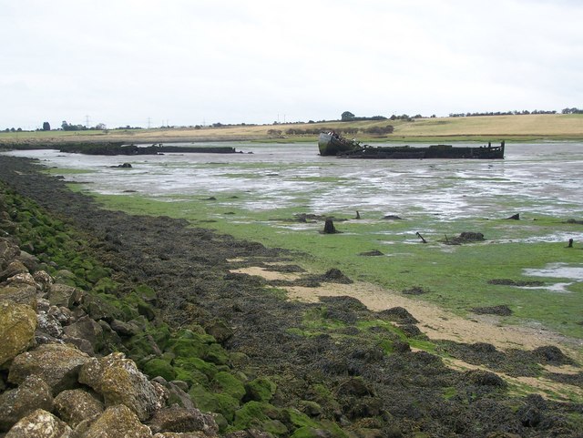 Wrecks in Bedlams Bottoms - geograph.org.uk - 1118021