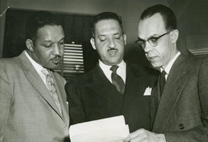 George Edward Chalmer Hayes, Thurgood Marshall, and James Nabrit in 1953 confering during Brown case