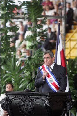 Oscar Arias 8p050806kh-0829-398v