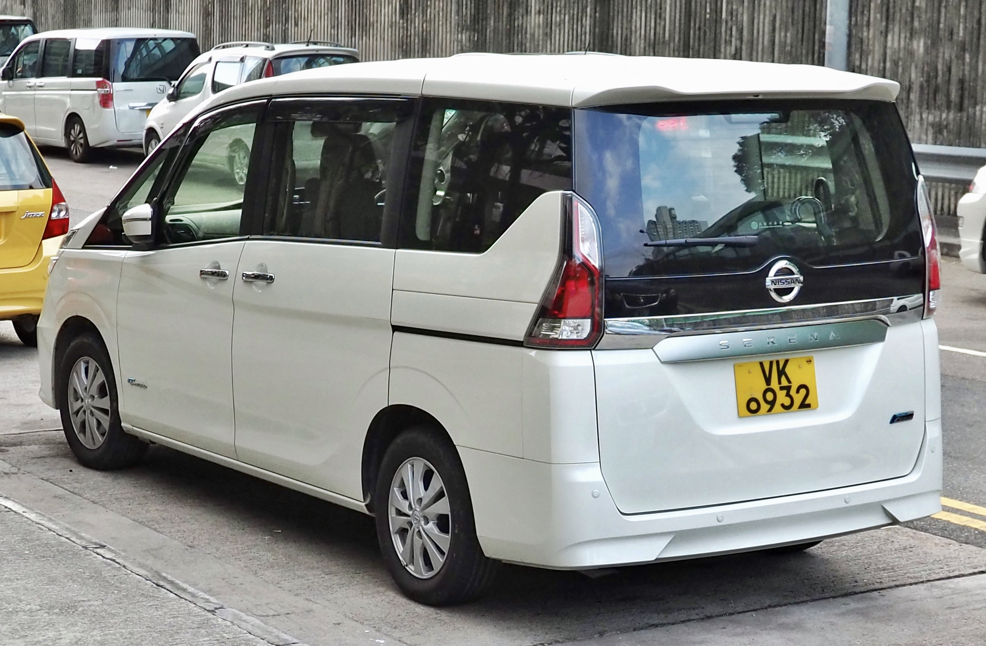 Image: 2016 Nissan Serena X hybrid (pre-facelift, rear)