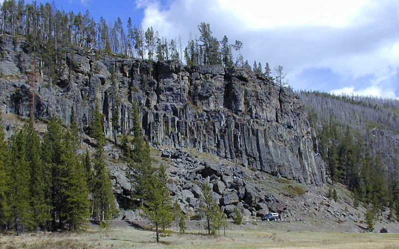 Obsidian cliff cleavage