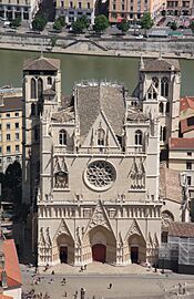 007. Photo prise depuis les toits de la Basilique Notre-Dame de Fourvière