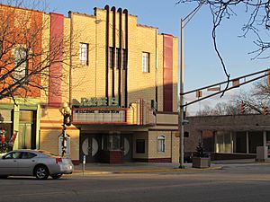 100 N Michigan (Rees Theater) 2016-12-27 012