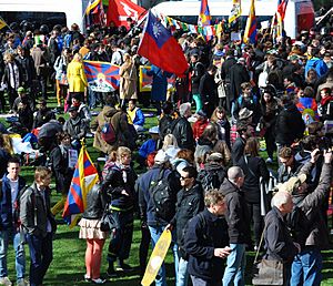 2016 Czech Demonstration Against Communist party China & its dictator in Prague with National Flags of TAIWAN & Tibet 反中示威與臺灣&圖博國旗在捷克