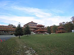Chuang Yen Monastery 2004