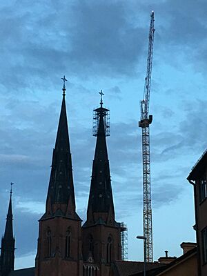 Crane next to Uppsala's cathedral