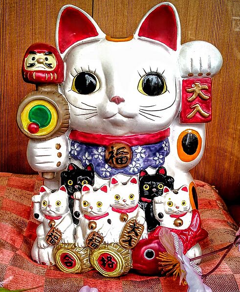 Fortune Cat, Japan