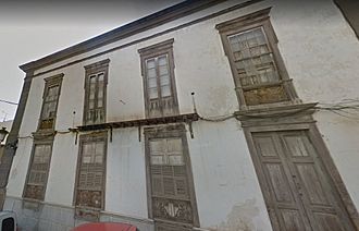 Frontis de la Casa del Conde.jpg
