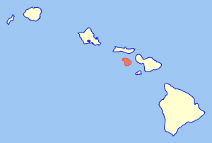 A map of Hawaii highlighting the island of Lānaʻi, a small, comma-shaped island in the middle of the chain.
