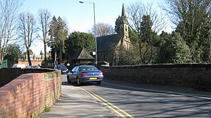 Narrow Road Bridge, Yardley Wood (geograph 2311413).jpg